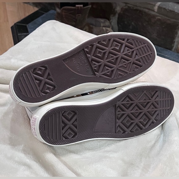 Chuck Taylor All Star Lift Platform Suede NIB - Picture 8 of 11